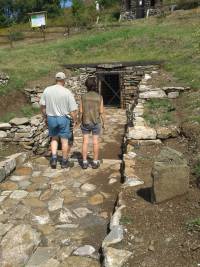 v okolí je mnoho krásných míst k vidění,toto je vstup do hory Mědník,známý z 30 případů majora Zemana v okolí je mnoho krásných míst k vidění,toto je vstup do hory Mědník,známý z 30 případů majora Zemana